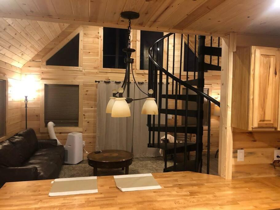 Cozy 1 Bedroom Cabin In The Heart Of Jonesborough Eksteriør bilde