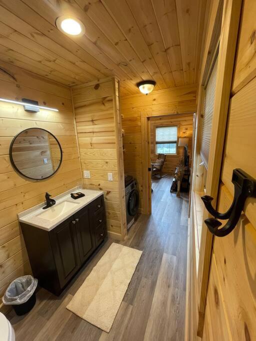 Cozy 1 Bedroom Cabin In The Heart Of Jonesborough Eksteriør bilde